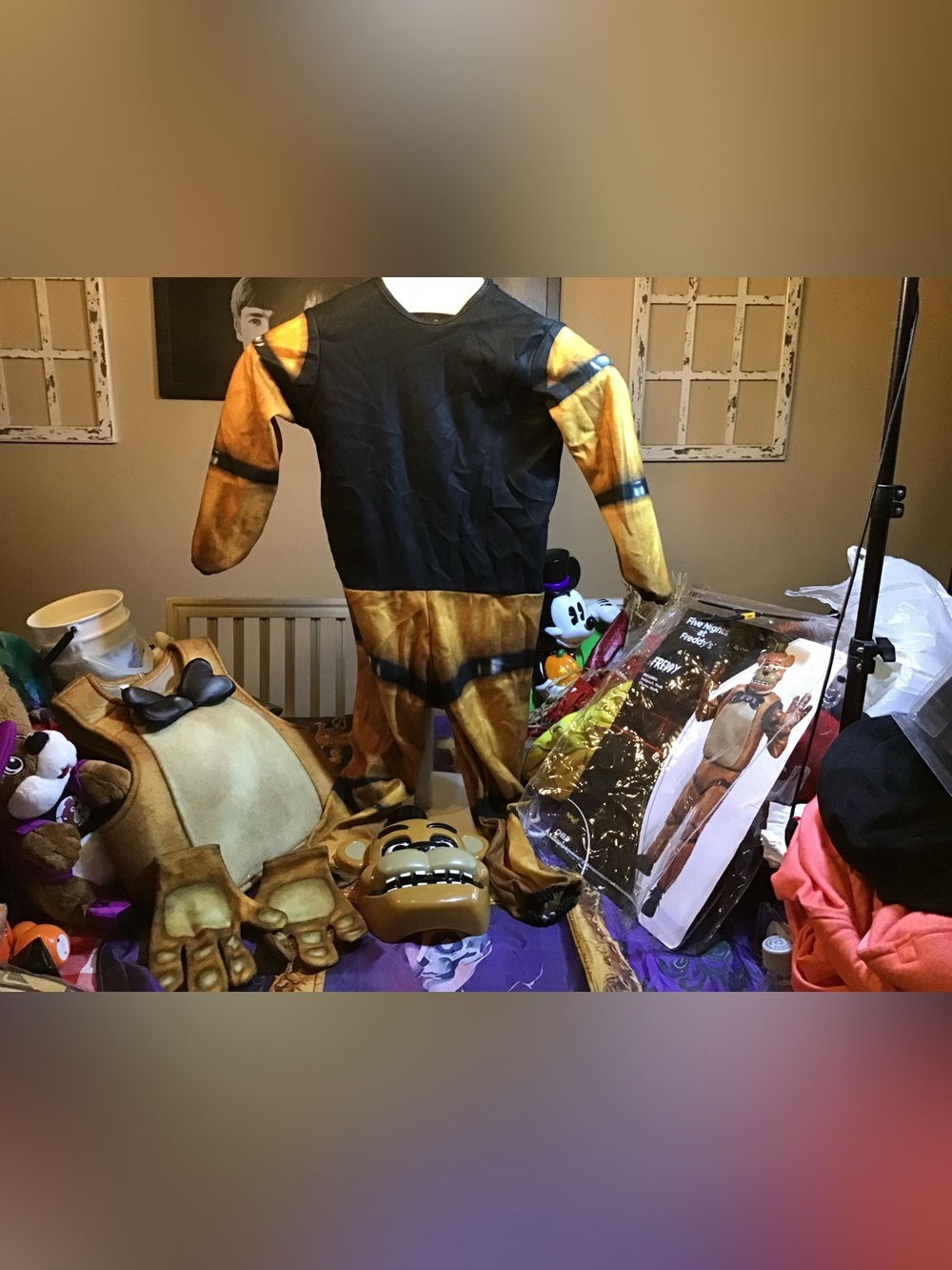 Spirit halloween five nights at Freddy’s Freddy child costume size small 4-6